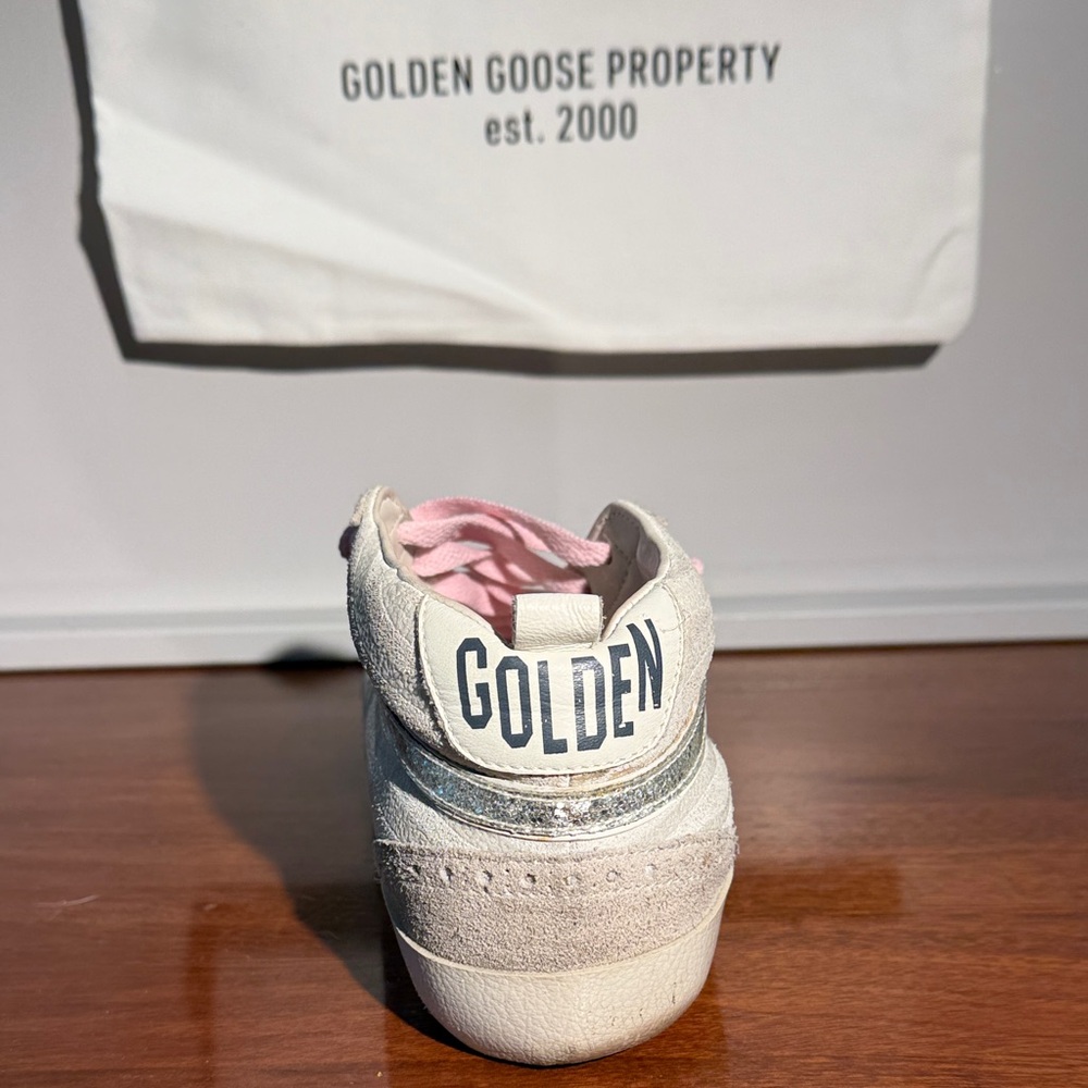 Golden Goose Low-Top Sneakers in White and Pink - Picture 4 of 13